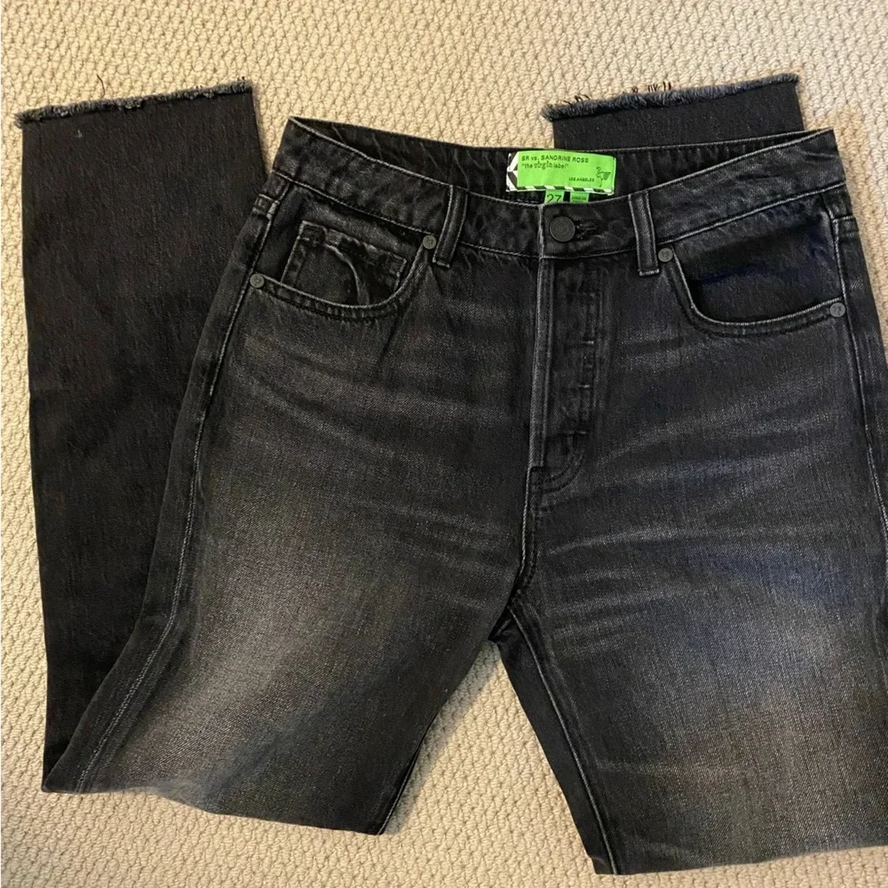 Free People Sandrine Rose distressed black raw hem crop denim size 27